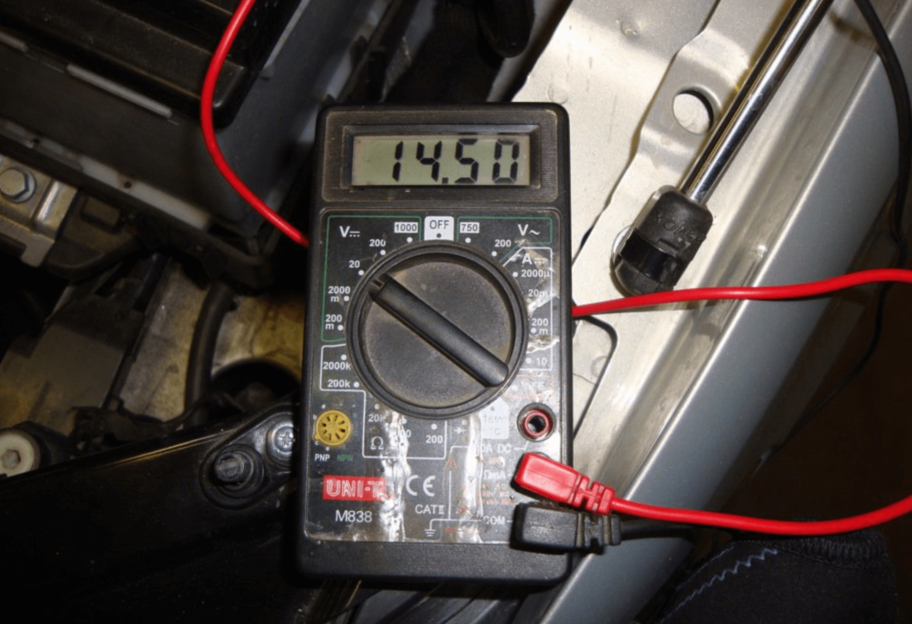 Зарядка аккумулятора автомобиля сколько вольт
