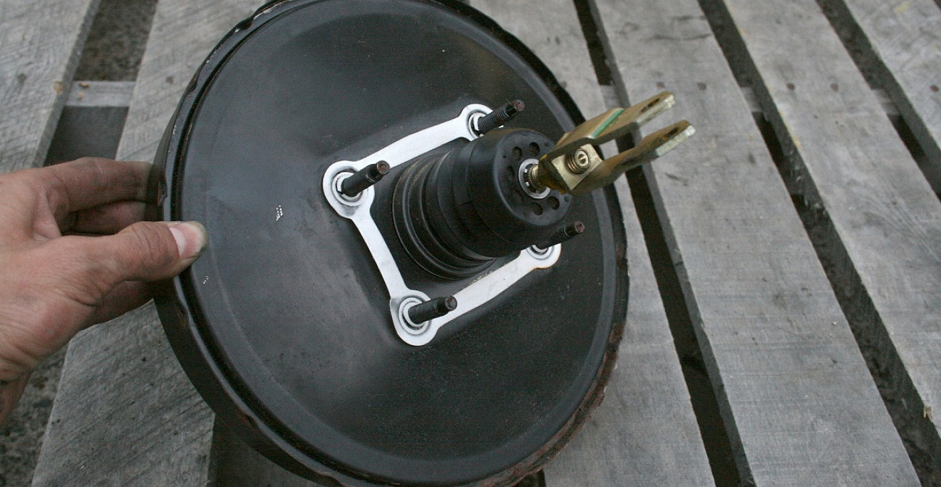 Как определить неисправности вакуумного усилителя тормозов