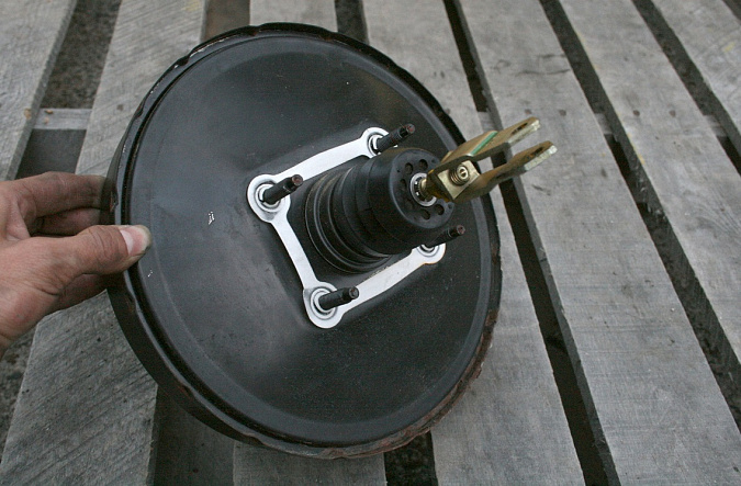 Как определить неисправности вакуумного усилителя тормозов