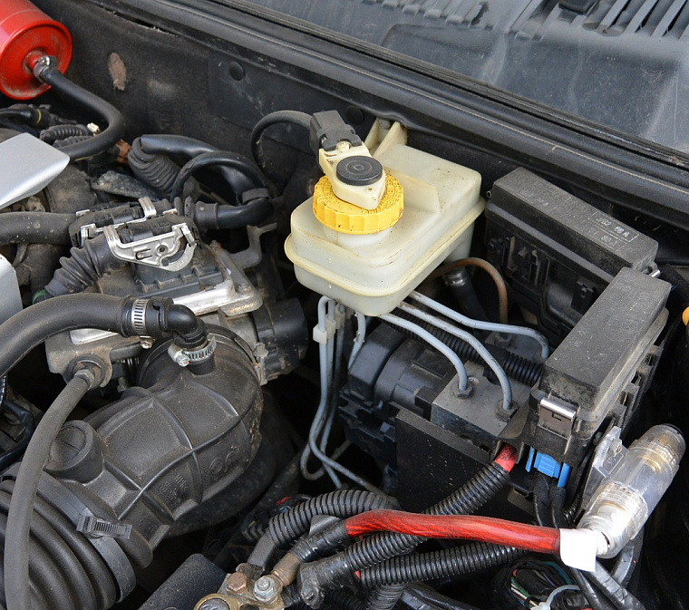 Диагностика системы ABS: причины срабатывания индикатора и способы ремонта